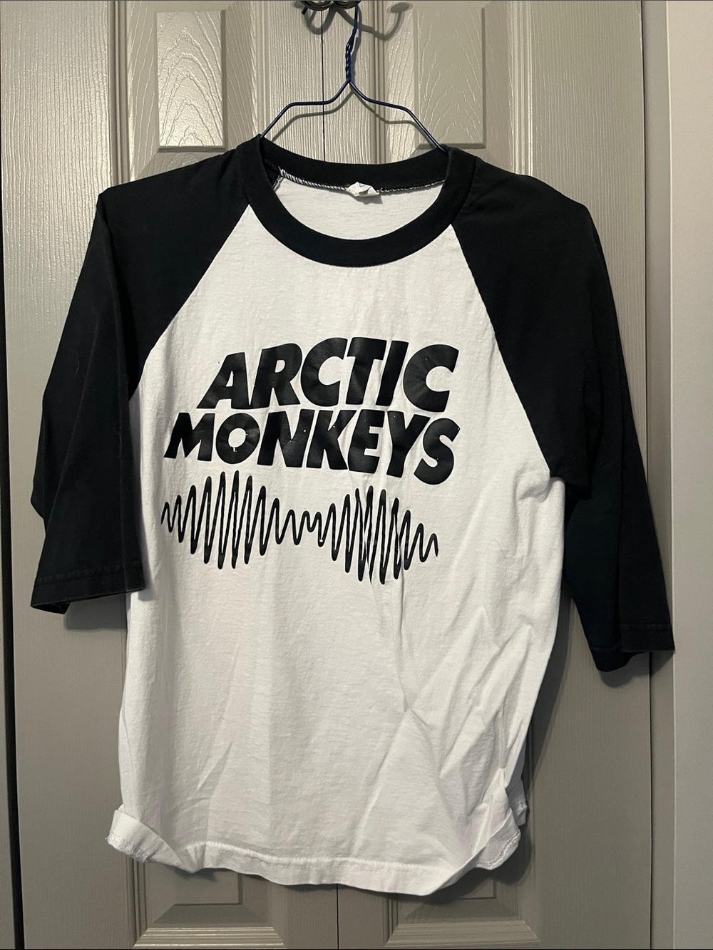 7/$20 Black & White Raglan Tee - Band Graphic Shirt